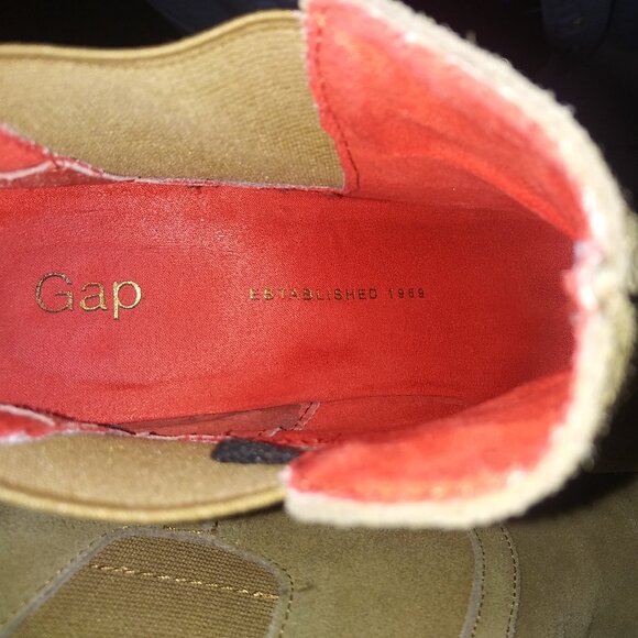 GAP Chelsea Bootie Brown Suede Leather Ankle Boots Size 8 - Picture 2 of 8